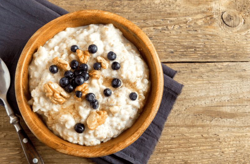 Zabkása cukorbetegségben: áfonyával és dióval tálalva