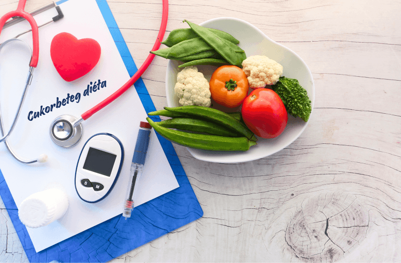 Szív alakú tányér zöldségekkel és vércukormérővel – a cukorbeteg étrend alapjai szemléltetve